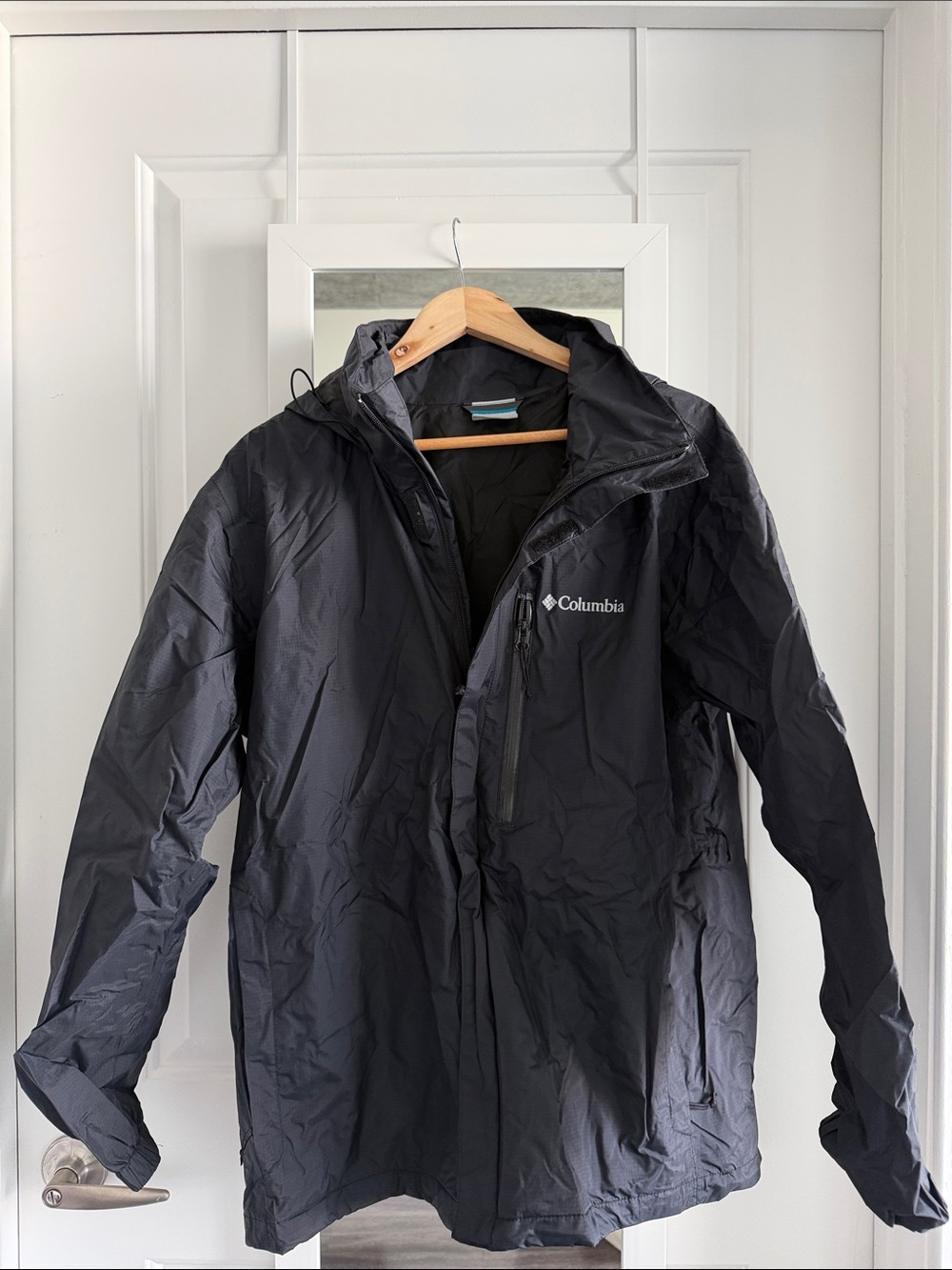 Columbia Men’s Black Hooded Rain Jacket